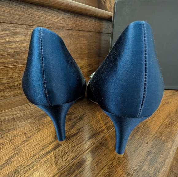 Gardenia Mid-Heel Pumps in Navy Badgley Mischka NWT Size 5.5 - Picture 6 of 13